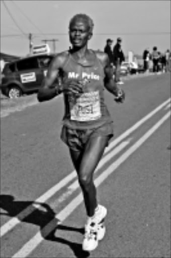 RUNNING STRONG: Former Comrades Marathon winner Fusi Nhlapo is eager to reclaim his title on May 24. 16/06/2006. Pic. © Gallo Images.