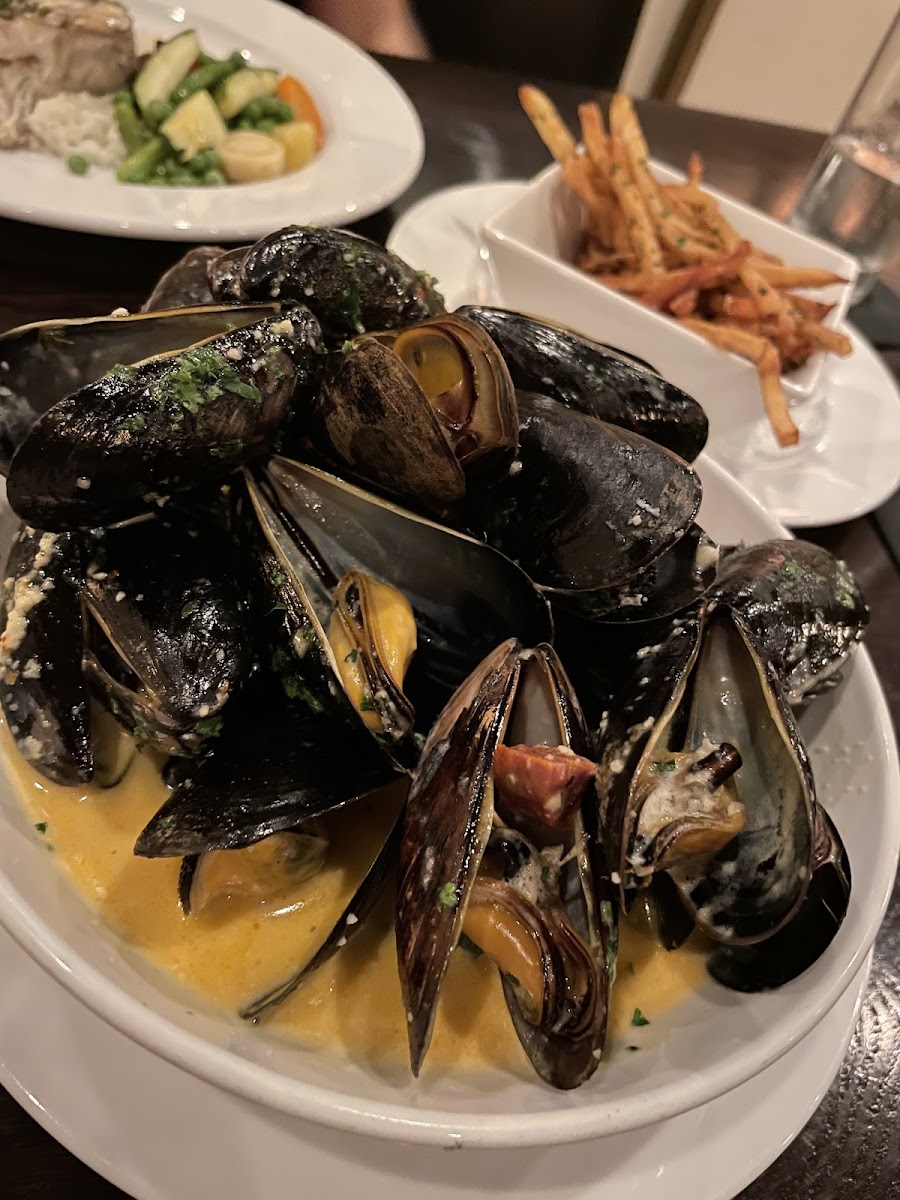 Chorizo mussels & pomme frites