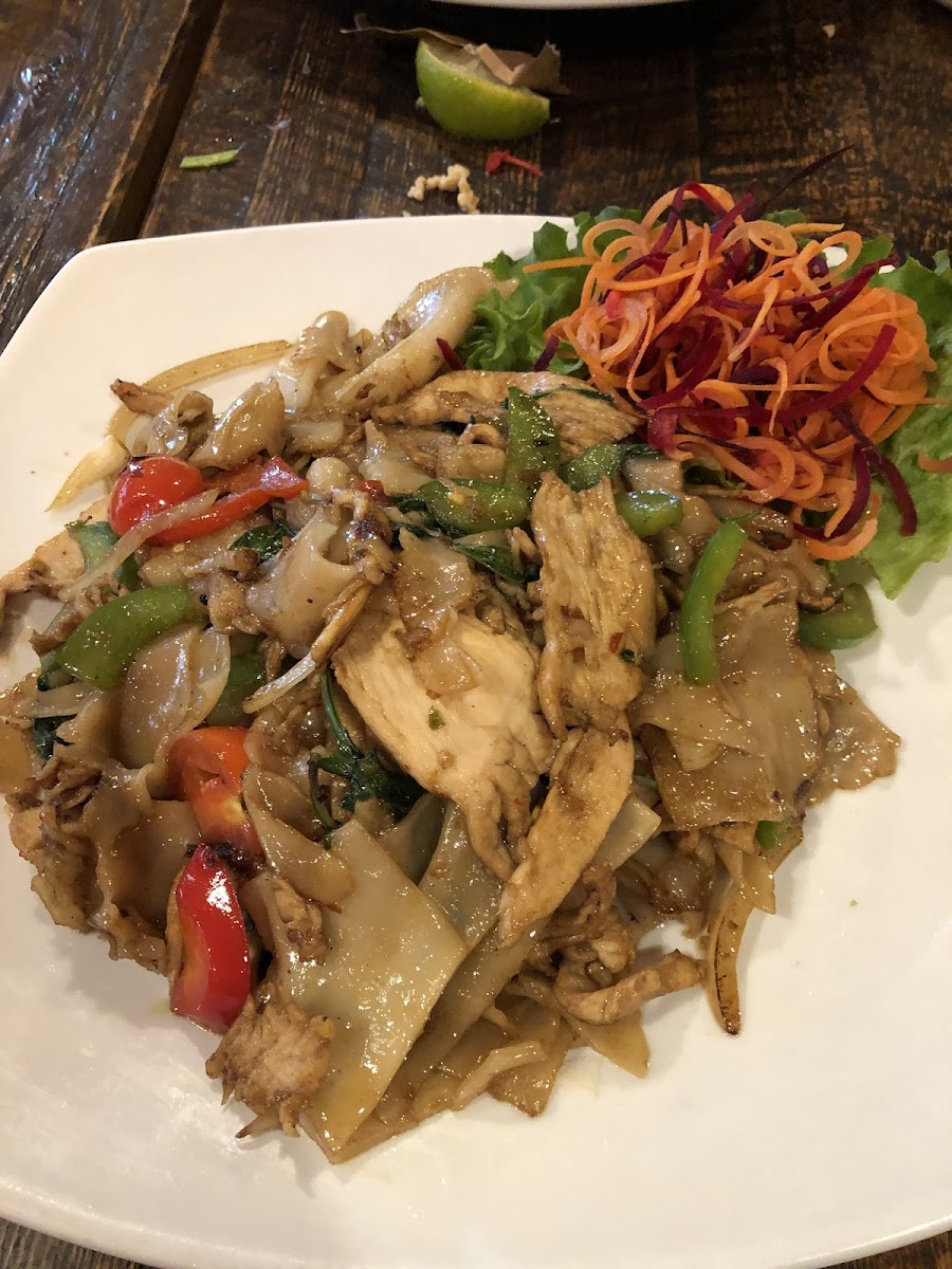 Chicken drunken noodle