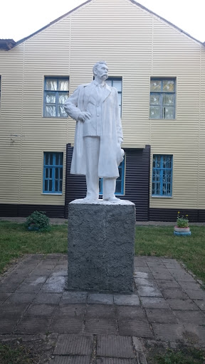 Памятник Горького