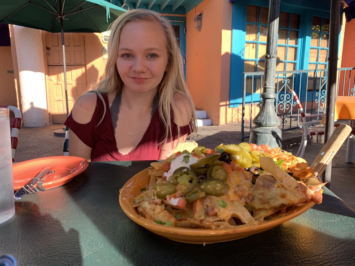 Celiac-safe chicken nachos.