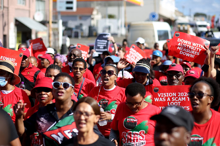 Nehawu members marching in East London in this file picture. Picture: MARK ANDREWS/DAILY DISPATCH