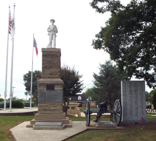 Confederate Soldiers Monument 