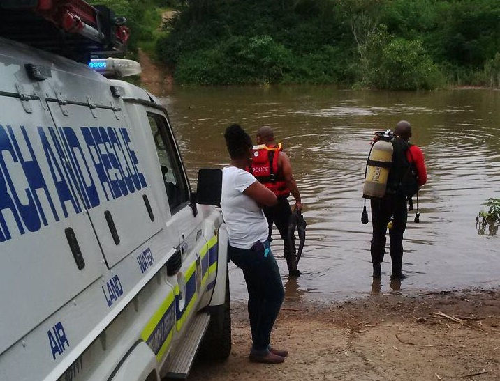 Police divers from the specialised Search and Rescue Unit search the murky depths of the Umdloti River for the bodies of two boys who drowned while swimming on Monday