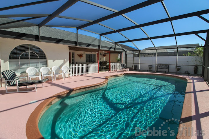 Southwest-facing private pool at this Lindfields villa in Kissimmee