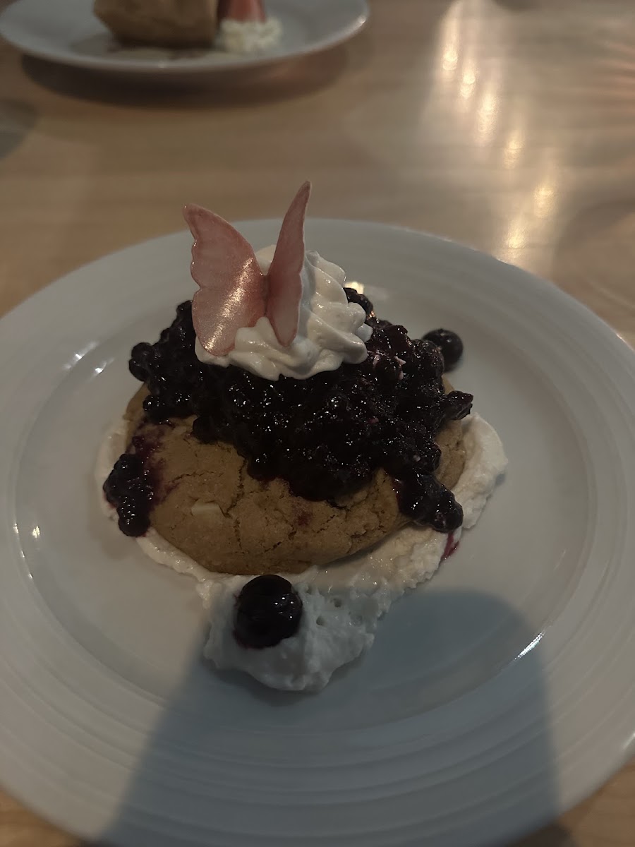 Almond cookie with blueberry compote!