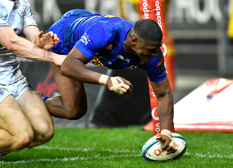 Warrick Gelant dummied two Leinster players en route to the tryline in the Stormers' comprehensive 42-12 URC win at Cape Town Stadium on Saturday. Picture: ASHLEY VLOTMAN/GALLO IMAGES