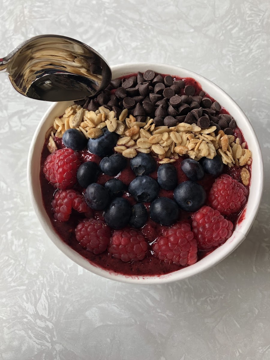 Berry Smoothie Bowl is fresh and delicious! 😍