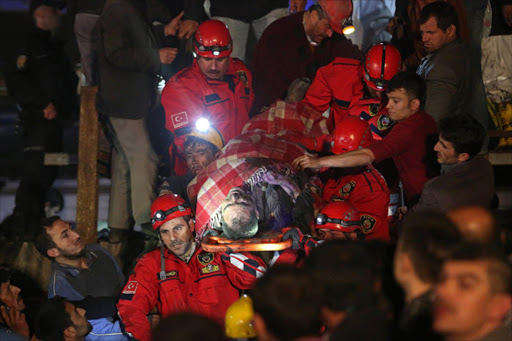 A miner is carried to an ambulance by rescue workers from the coal mine. Photo: Getty Images