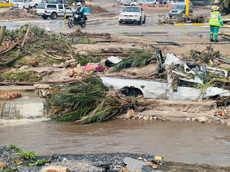 A storm that hit Margate on the KwaZulu-Natal south coast on Sunday night has left five people dead.