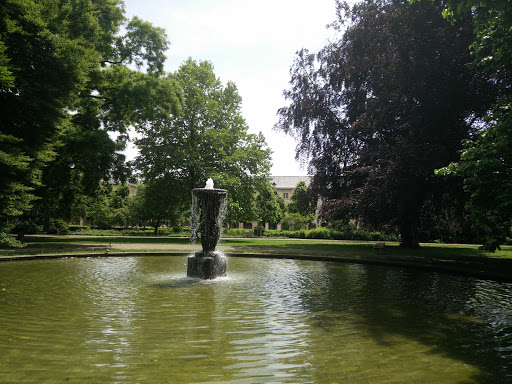 Brunnen am Schloss