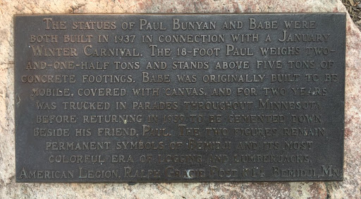 Paul Bunyan and Babe the Blue Ox, with 6 year old for scale. Bemidji, MN. #alwaysreadtheplaque https://t.co/tFGYyVNNQC TweetSubmitted by @gkatz