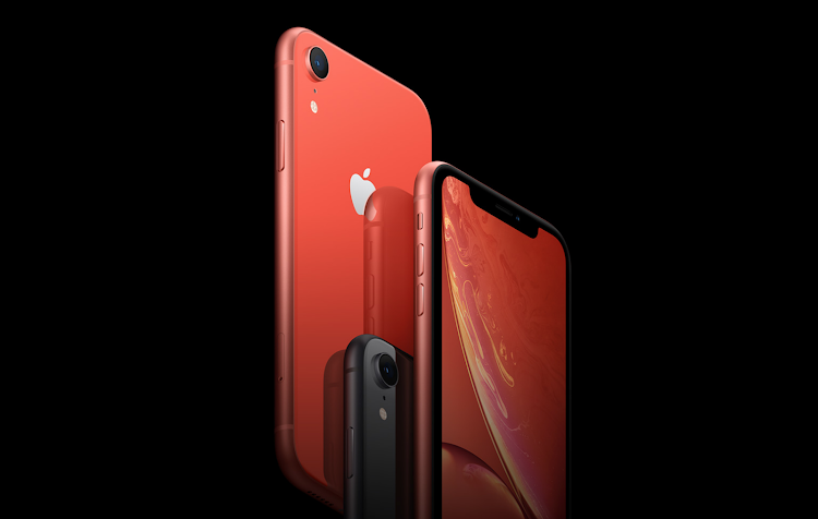 iPhone Xr phone colours black, coral and red.