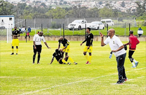 Mthatha Bucks coach Ian Palmer says his players will be going all out to defeat Mbombela United in their clash today. Picture: MKHULULI NDAMASE