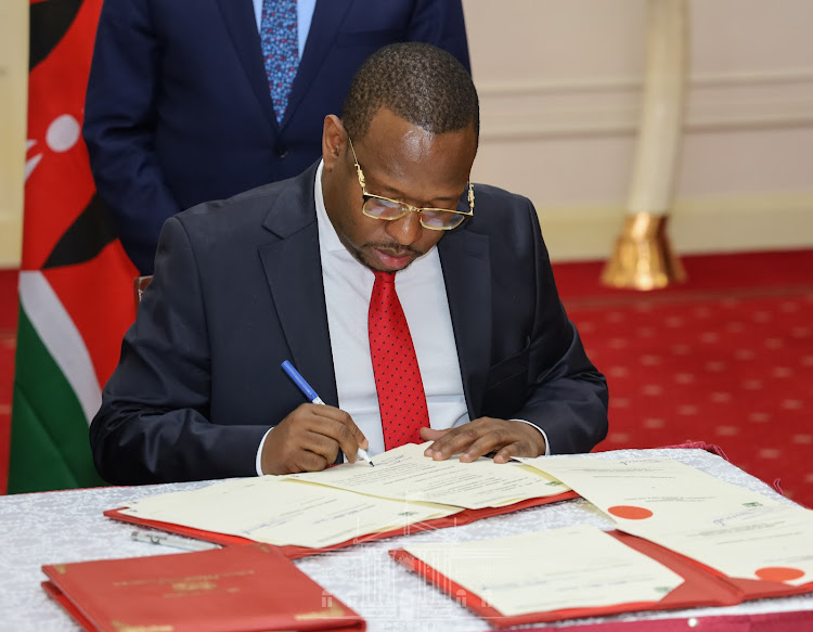 Nairobi Governor Mike Sonko signs the agreement at State House, Nairobi on February 25, 2020.