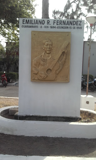 Emiliano R Fernández Monumento
