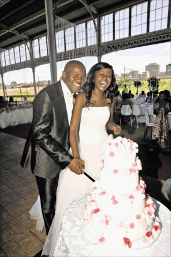 COLOURFUL: Two Strangers bride Rudo Dumbutshena and groom David Malindi tied the knot at the old Park Station in Newtown in Johannesburg. Pic. VELI NHLAPO. 11/12/2009. © Sowetan. 20091211VNH. Two stranger bride Rudo Dumbutshela and groom David Malindi tied the knot at the old park station in Newtown in Johannesburg.PHOTO:VELI NHLAPO.