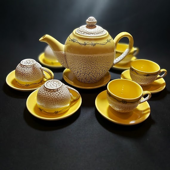 Bộ Ấm Uống trà Bát Tràng mẫu Tròn – Hoa văn nổi sần kiểu đất nẻ cực đẹp – 1 ấm, 6 ly, 7 dĩa – Màu Vàng 