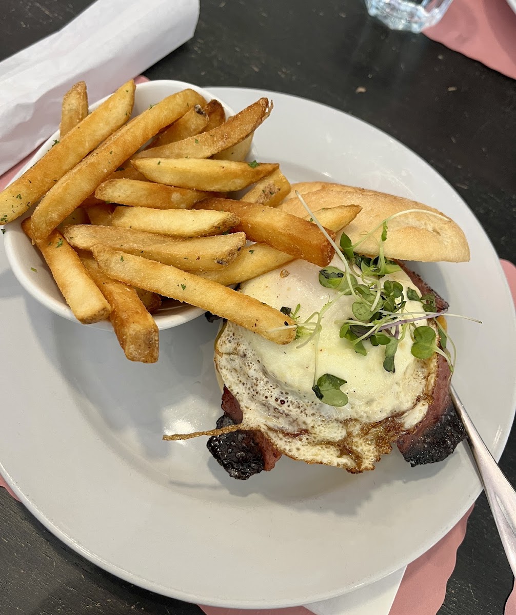 Brunch Burger with Fries