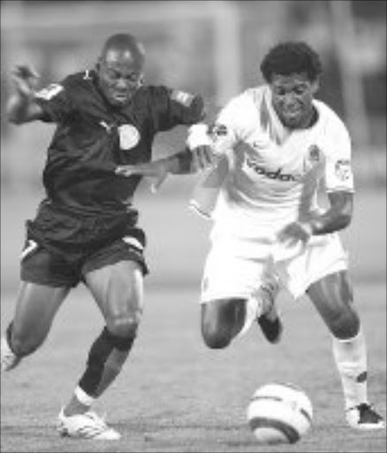 TERRIERS: Kaizer Chief's Mabhuti Khenyeza battles for the ball with Ajax Cape Town's Eyong Enoh in their Premier Soccer League match at Loftus Versfeld in Pretoria on Saturday night. Pic. Sydney Mahlangu. 22/09/07. © Backpagepix.