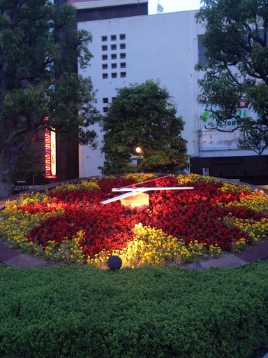 鳥取駅前花時計