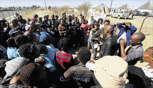 Qunu protestors being addressed by their leaders after a meeting with ANC regional leaders and traditional leaders T. Picture:LULAMILE FENI