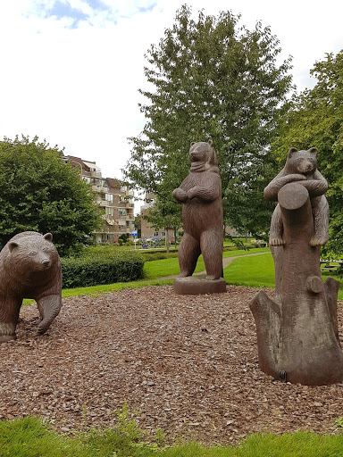 Spelende beren by Homme Veenem
