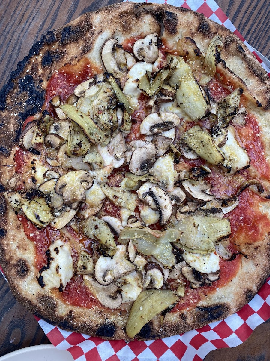 Create your own pizza with vegan mozzarella
