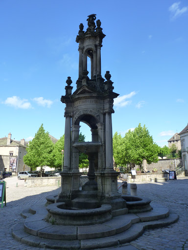 Fontaine St Lazare