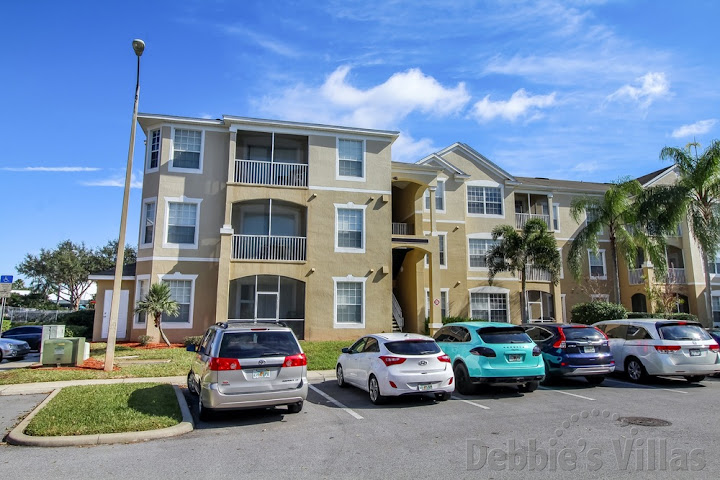 Kissimmee holiday apartment, close to Disney, gated resort with facilities