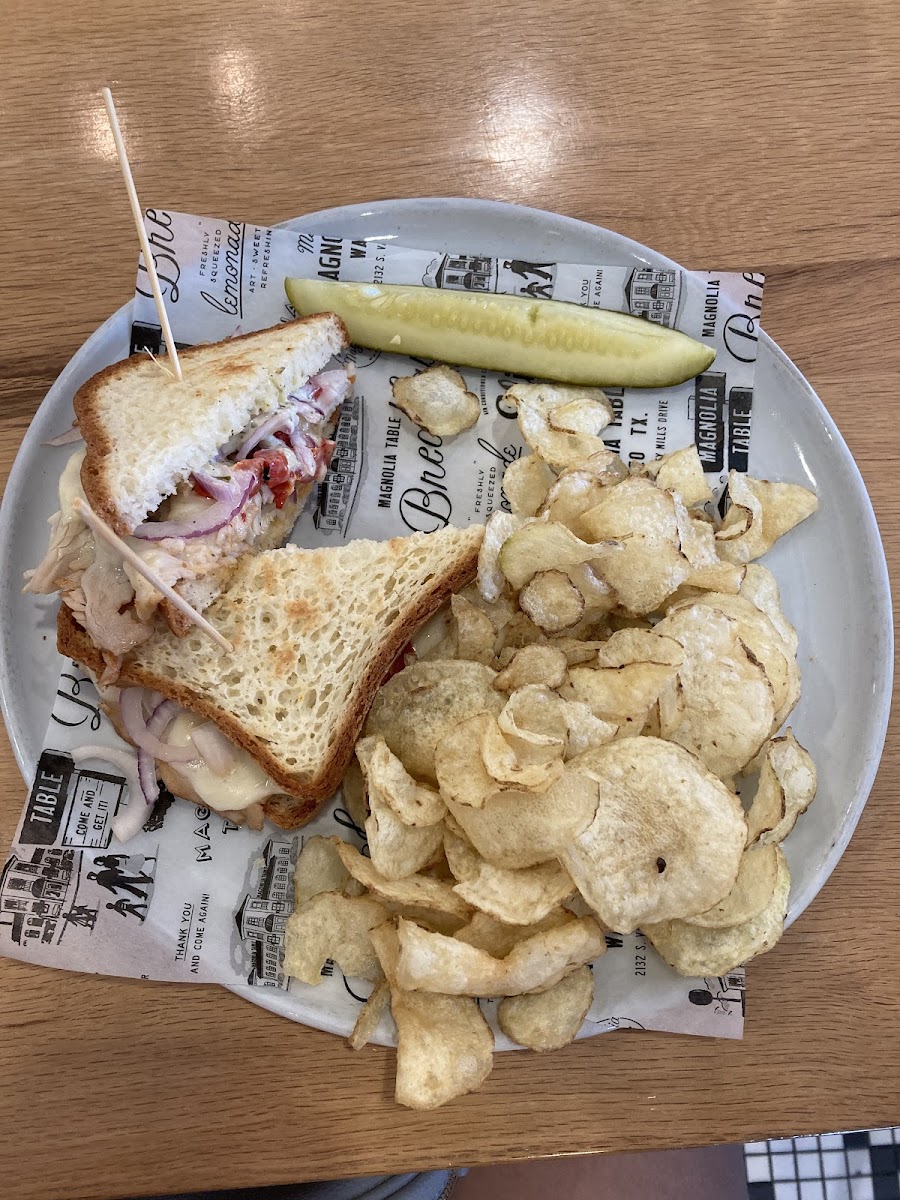 The turkey melt with chips