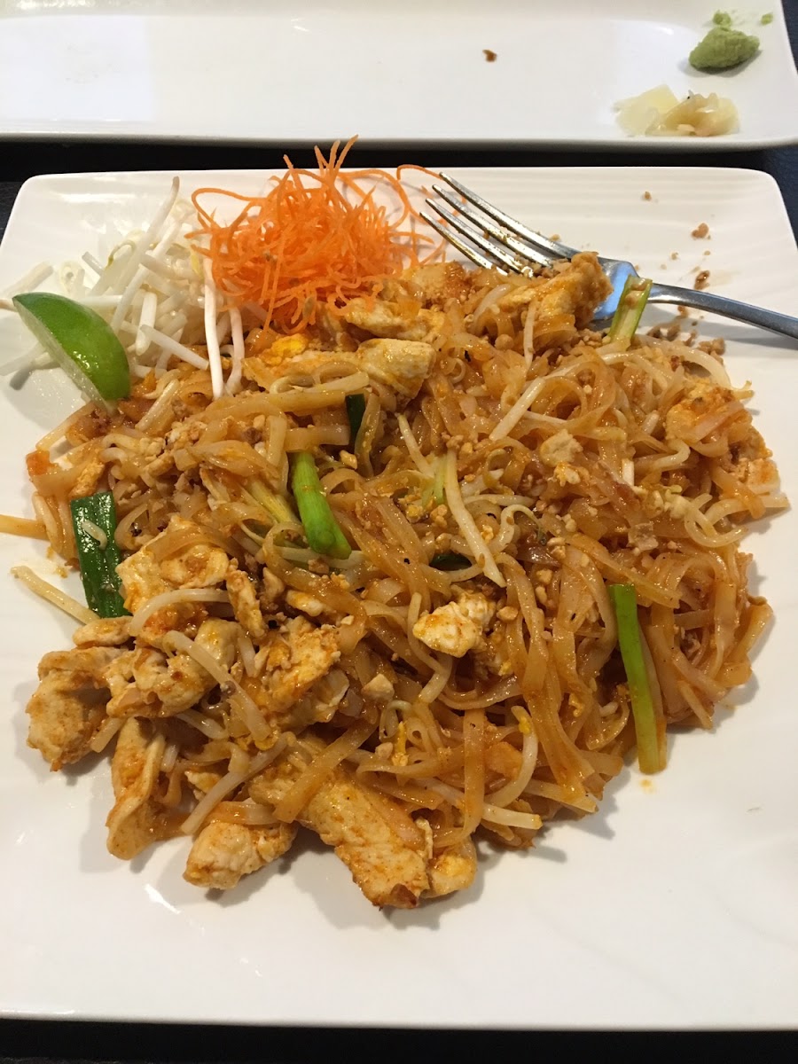 Chicken pad thai