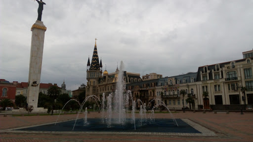 Fountain At The Square 