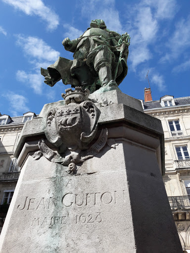 La rochelle - Statue Jean Guiton