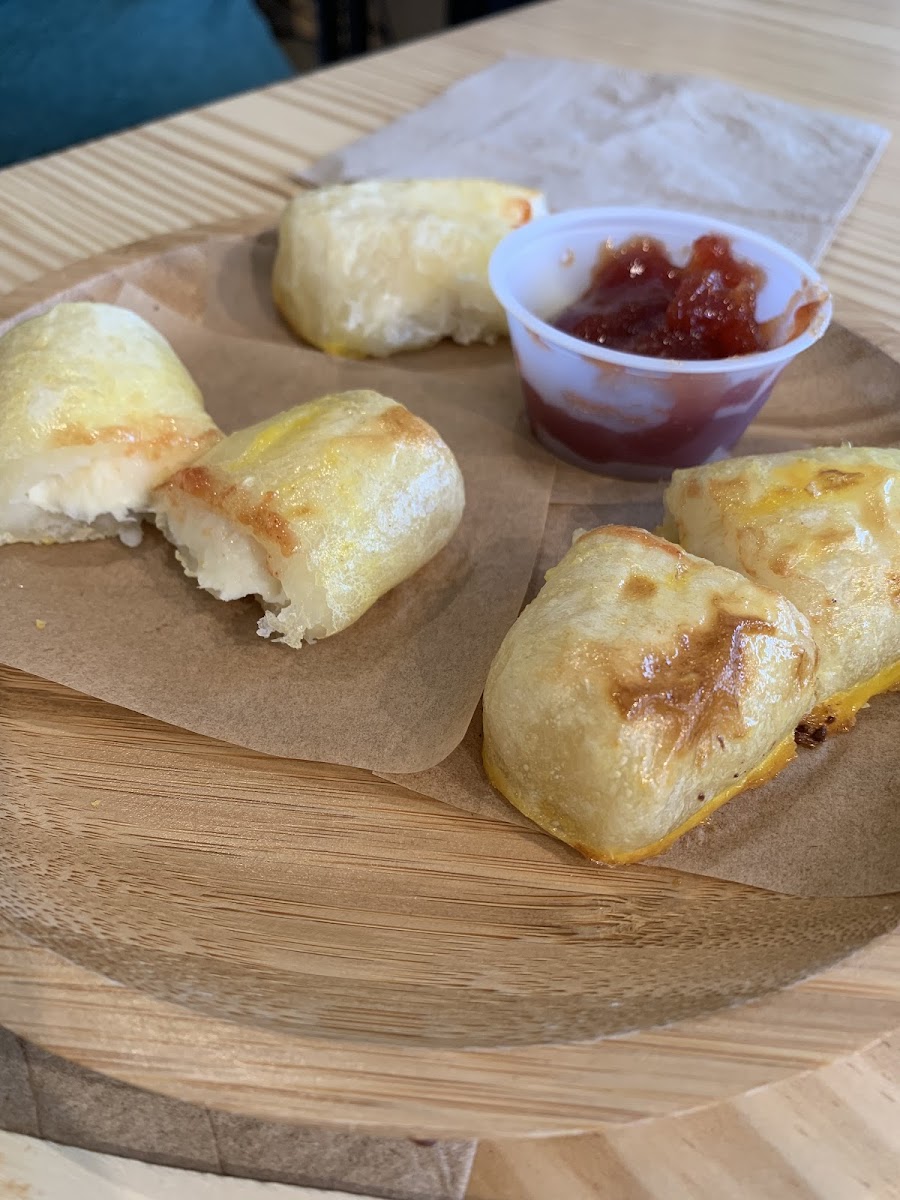 Cassava cheese sticks with guava jam