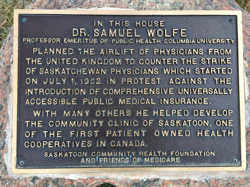 IN THIS HOUSE DR. SAMUEL WOLFE PROFESSOR EMERITUS OF PUBLIC HEALTH COLUMBIA UNIVERSITY PLANNED THE AIRLIFT OF PHYSICIANS FROM THE UNITED KINGDOM TO COUNTER THE STRIKE OF SASKATCHEWAN PHYSICIANS...