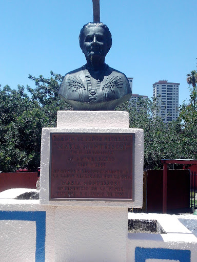 Busto Maria Montessori.