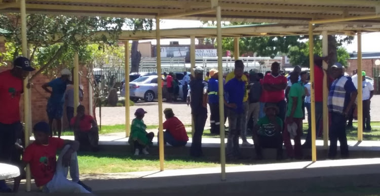 Police are keeping a close eye on the situation at the North West school where parents and other community members have gathered #Schweizer Reneke @TumiTshehle