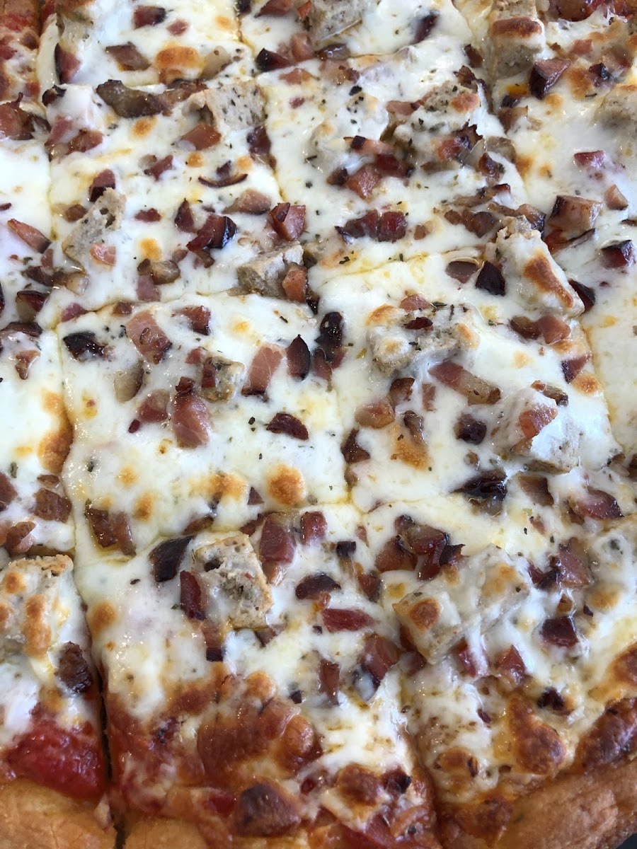 3 meat PIZZA, (Pepperoni, applewood 🥓Bacon, homemade Turkey sausage)