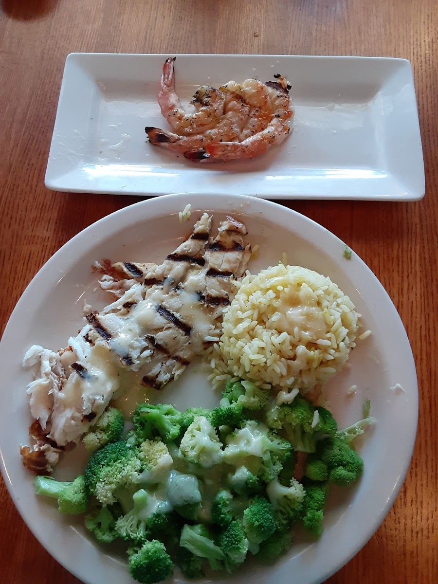 Grilled Shrimp,  Grilled Fish, Broccoli,  Rice Pilaf,  lemon juice squeezed on fish and the shrimp, butter poured on all food