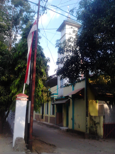 Masjid Terhalang Pohon Mangga