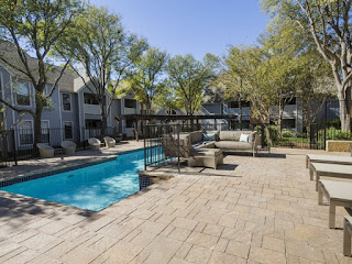 Stone Chase Apartment Pool Side