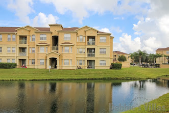 Orlando holiday apartment to rent, gated community, Disney area, communal pool and clubhouse