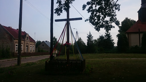 Krzyż Przed Kościołem 