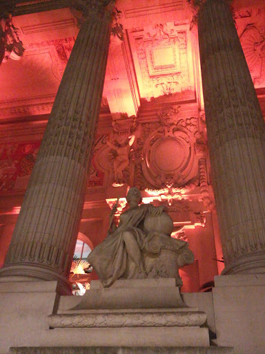 Grand-Palais, statue