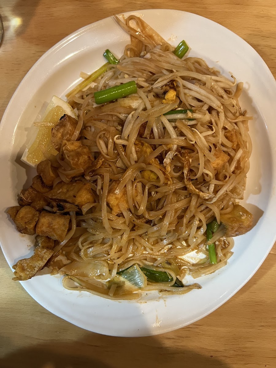 Pad thai with tofu