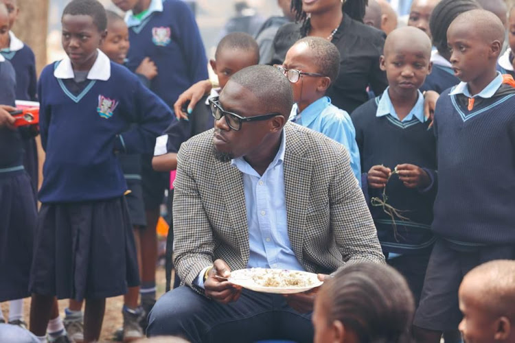 Nairobi Governor Johnson Sakaja sharing a meal with pupils of Kinyanjui Road Primary School on January 8, 2024.