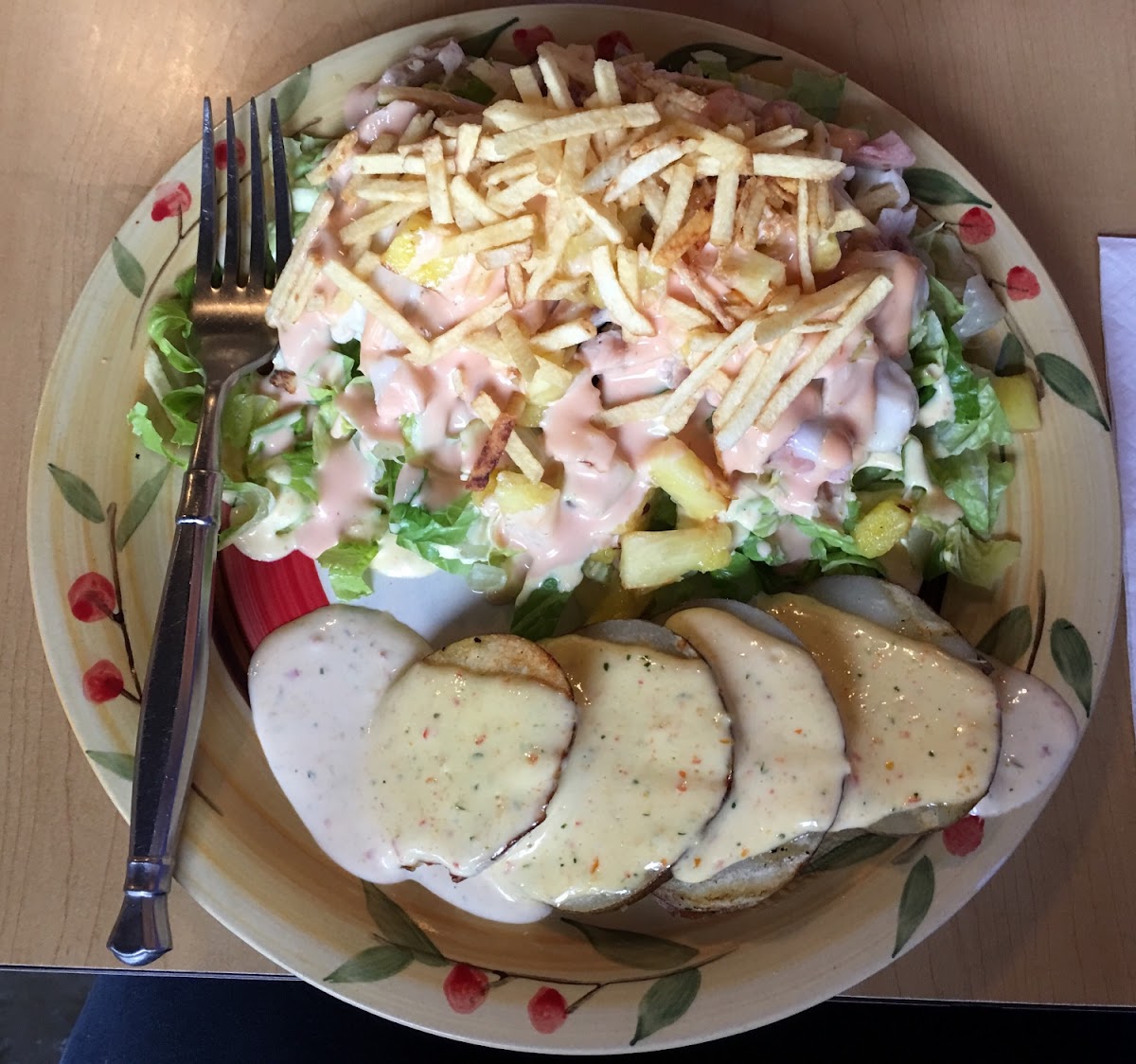 Polo y Pina: Rotisserie chicken, mozzarella, grilled pineapple, romaine, salsa golf (?), aji amarillo, and shoestring potatoes. All salads come with sliced baked potato with dressing. 
All sandwiches can be made into a salad since they don't have GF bread.