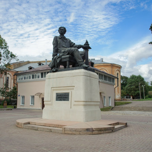 Памятник Микешину