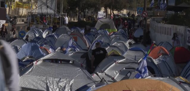 Protesters camped outside Israeli Knesset maintain pressure on Netanyahu to quit